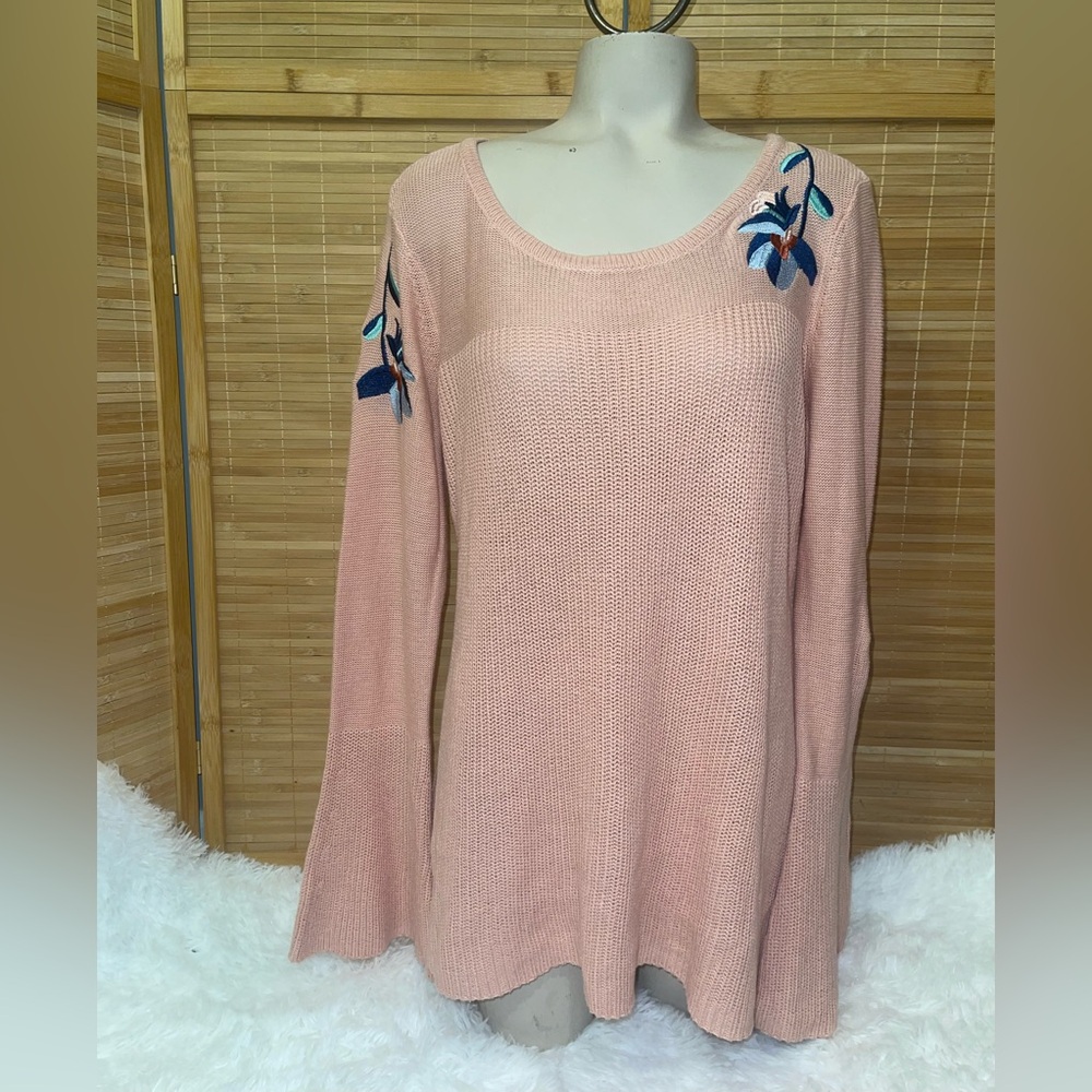 St. John’s Bay pink bell sleeve sweater embroidered flowers woman’s medium